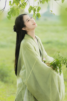 高三女生追公交车